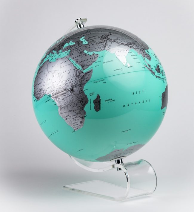 ð ø 33cm Light Turquoise Globe – A Splash of Tranquil Elegance