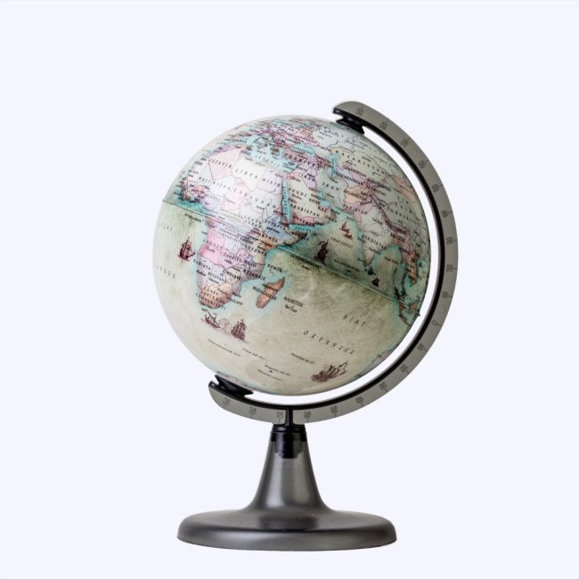 ð ø 15cm Antique Globe – A Touch of Classic Elegance